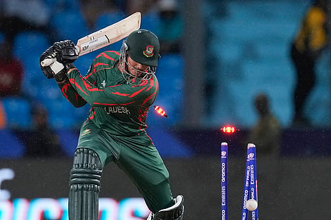Taskin Ahmed is out bowled by Naveen-ul-Haq
